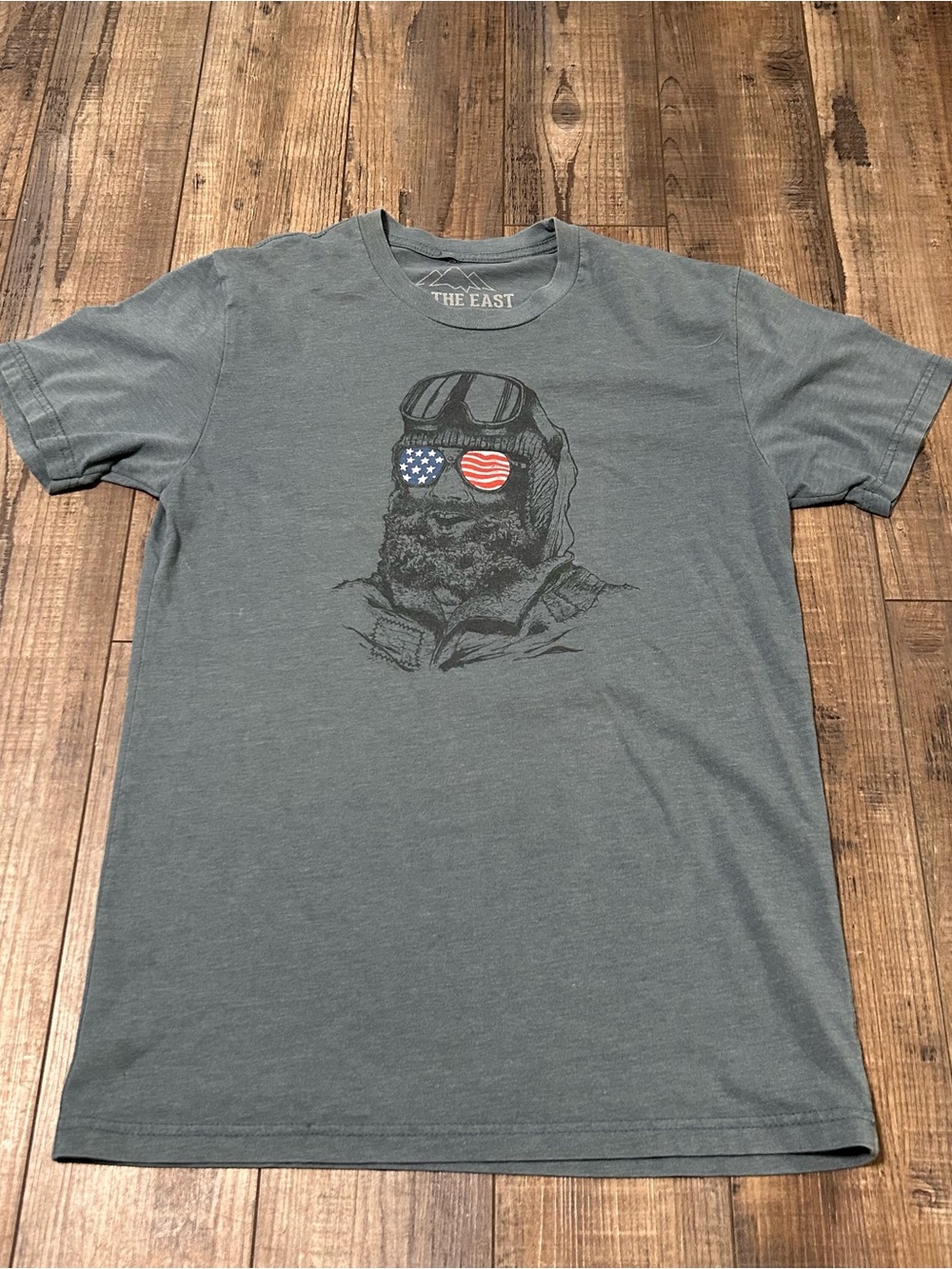Ski The East Men’s Small T Shirt Short Sleeve Bearded Guy‎ Blue